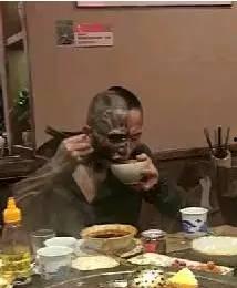 僵尸男孩吃瓜,揭秘网络红人的疯狂生活